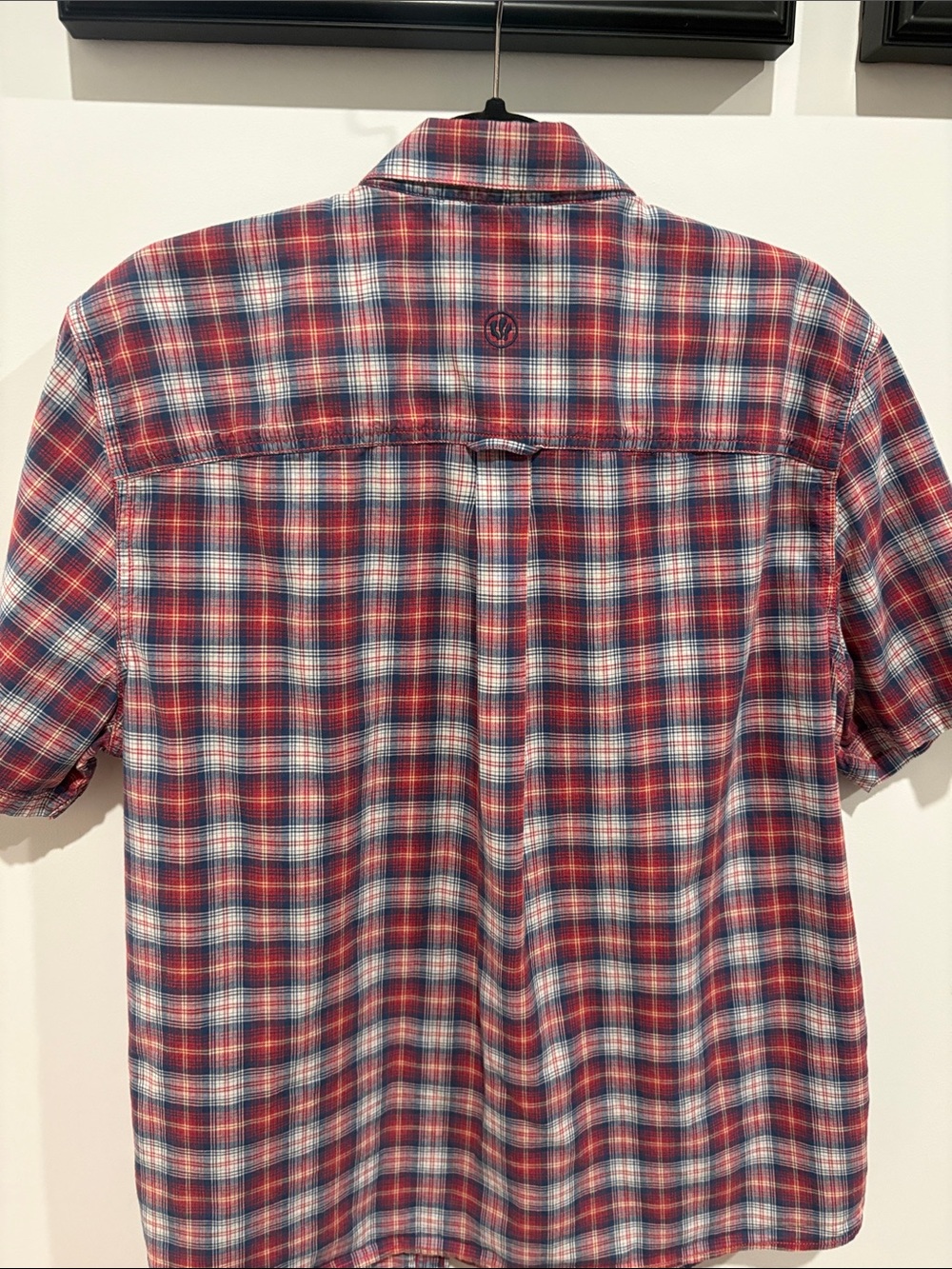 Men's Red Plaid Short-Sleeve Button-Up Shirt - Picture 4 of 4